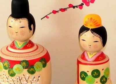 A pair of kokeshi dolls