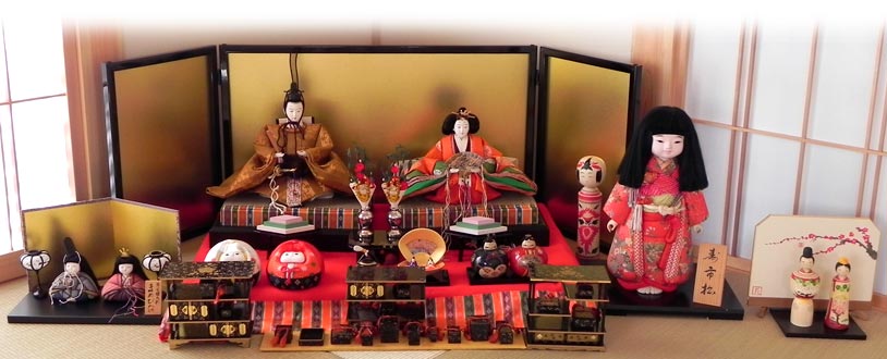 Line up of hina-dolls